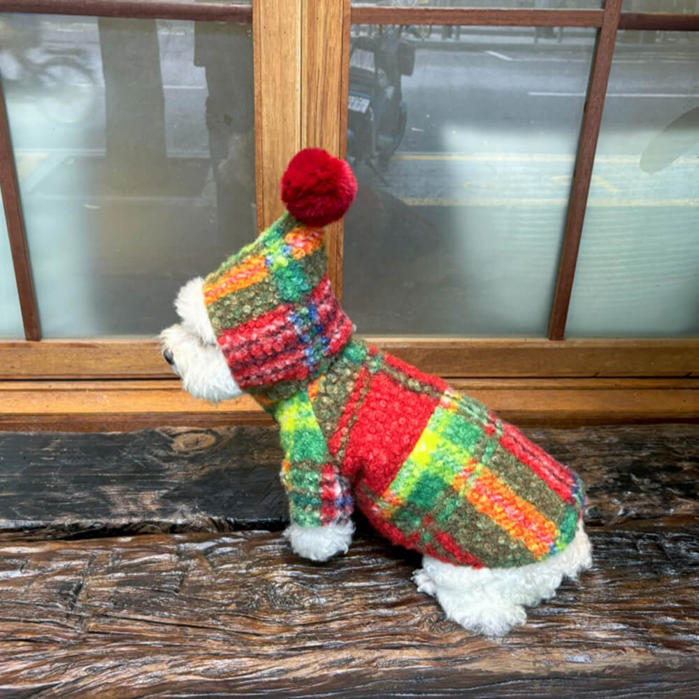 Manteau de chien à capuche chaud en laine à carreaux de Noël avec pompons