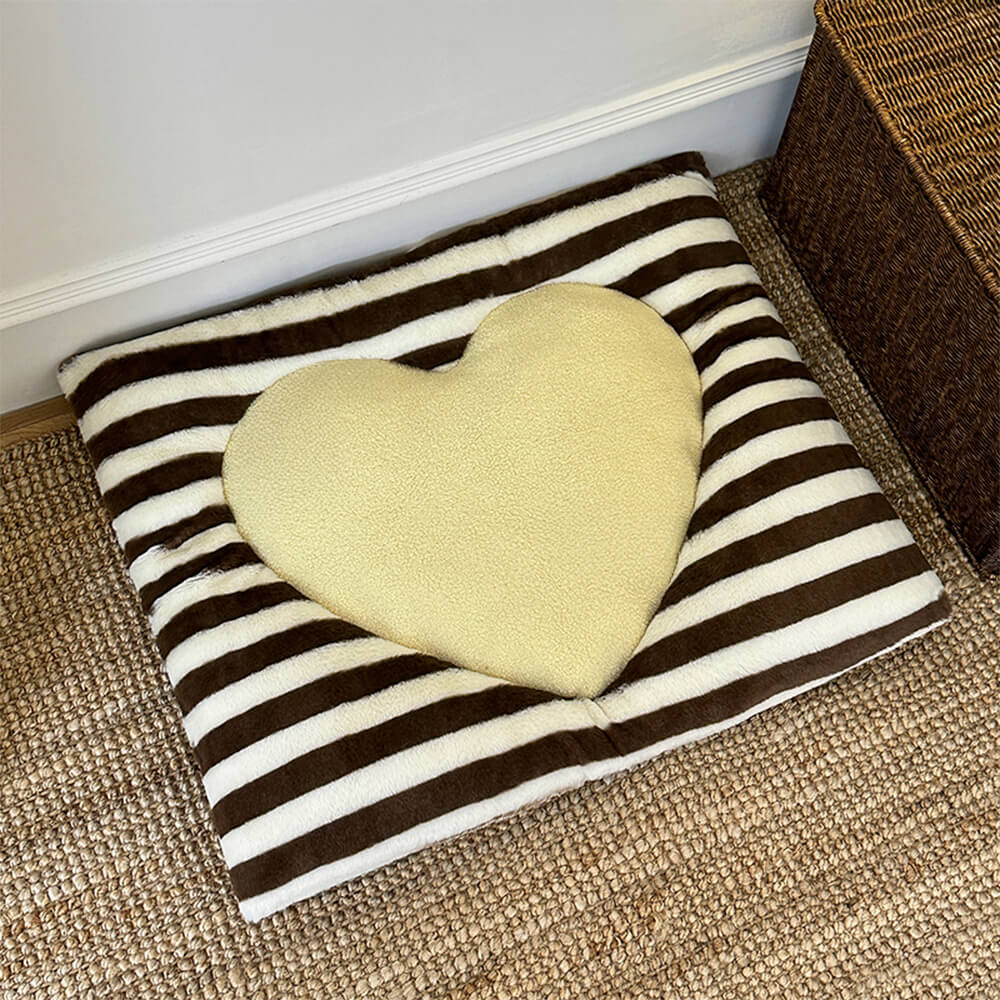 Striped Heart-Shaped Cozy Comfort Dog & Cat Mat