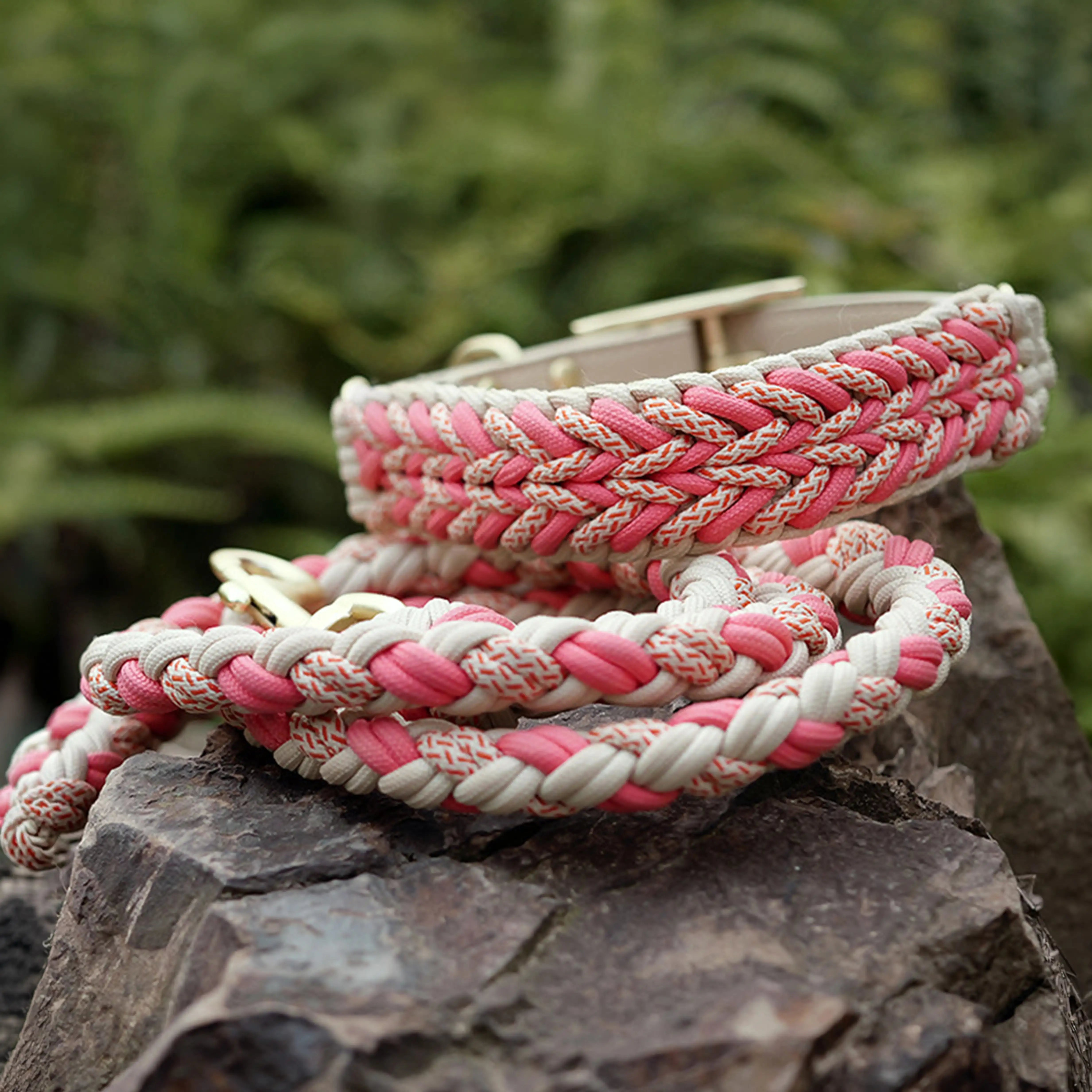 Heavy-Duty Hand-Woven Nylon Dog Leash for Medium and Large Dogs