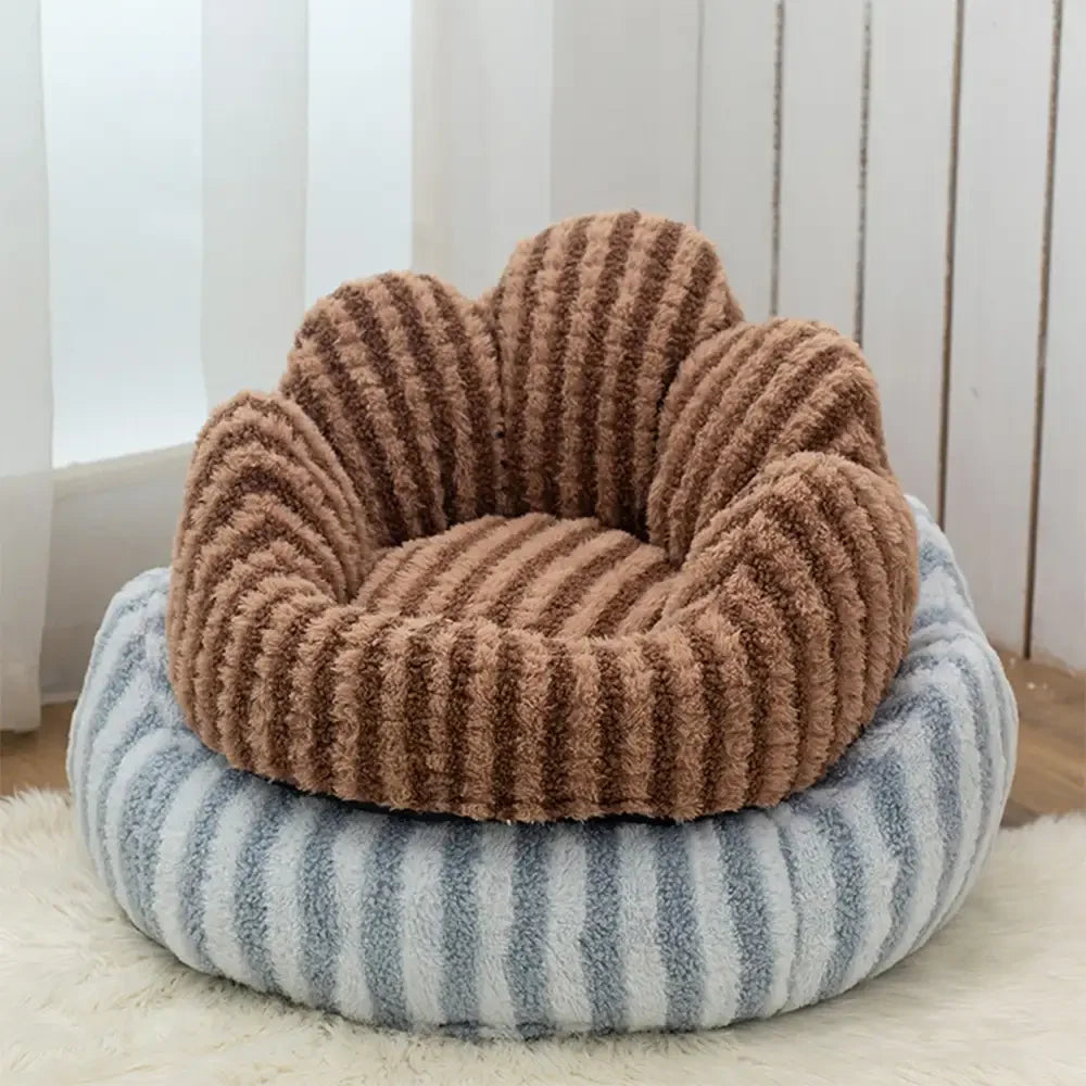 Petal-Shaped Striped Plush Pet Sofa Bed