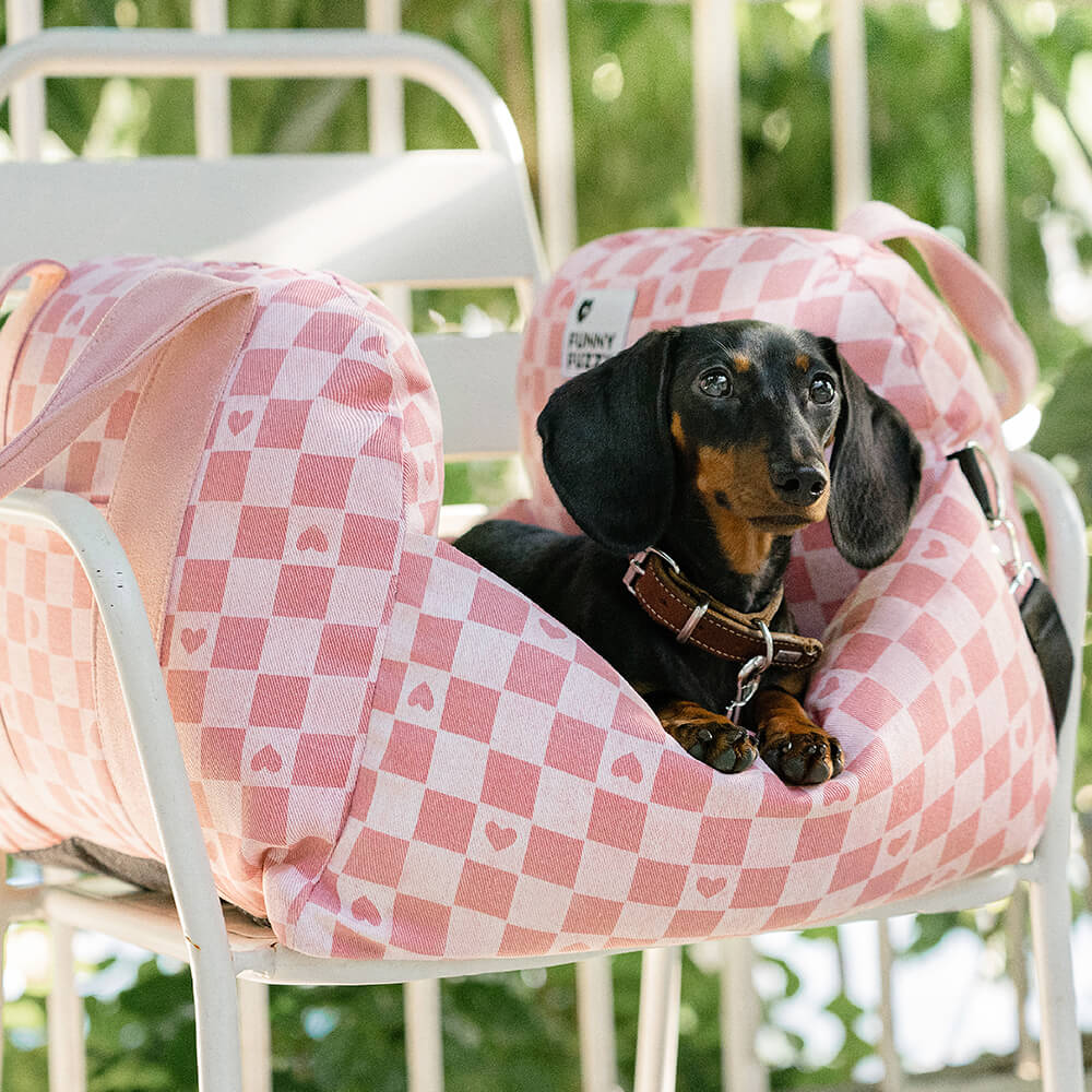 Lit de siège d'auto pour chien en damier coeur vintage